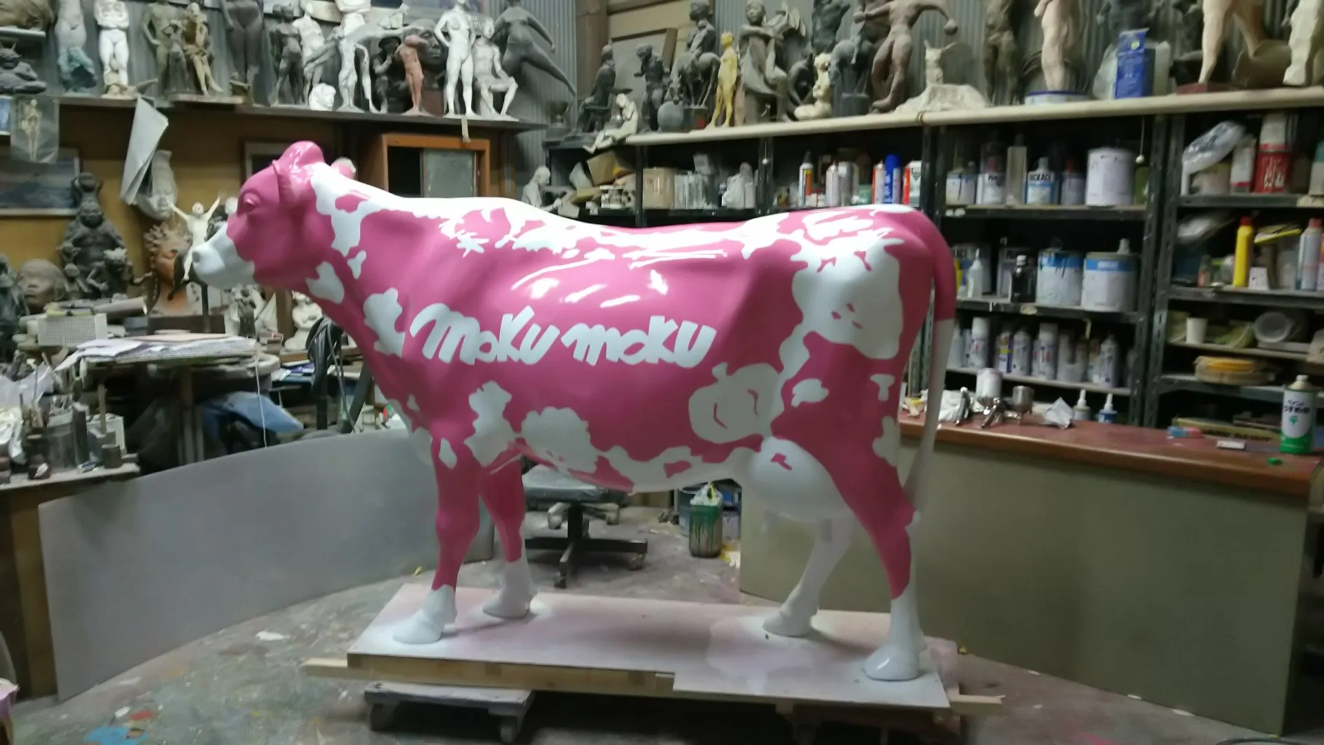 牛、立体造形、スチロール原形、FRP造形、塗装
